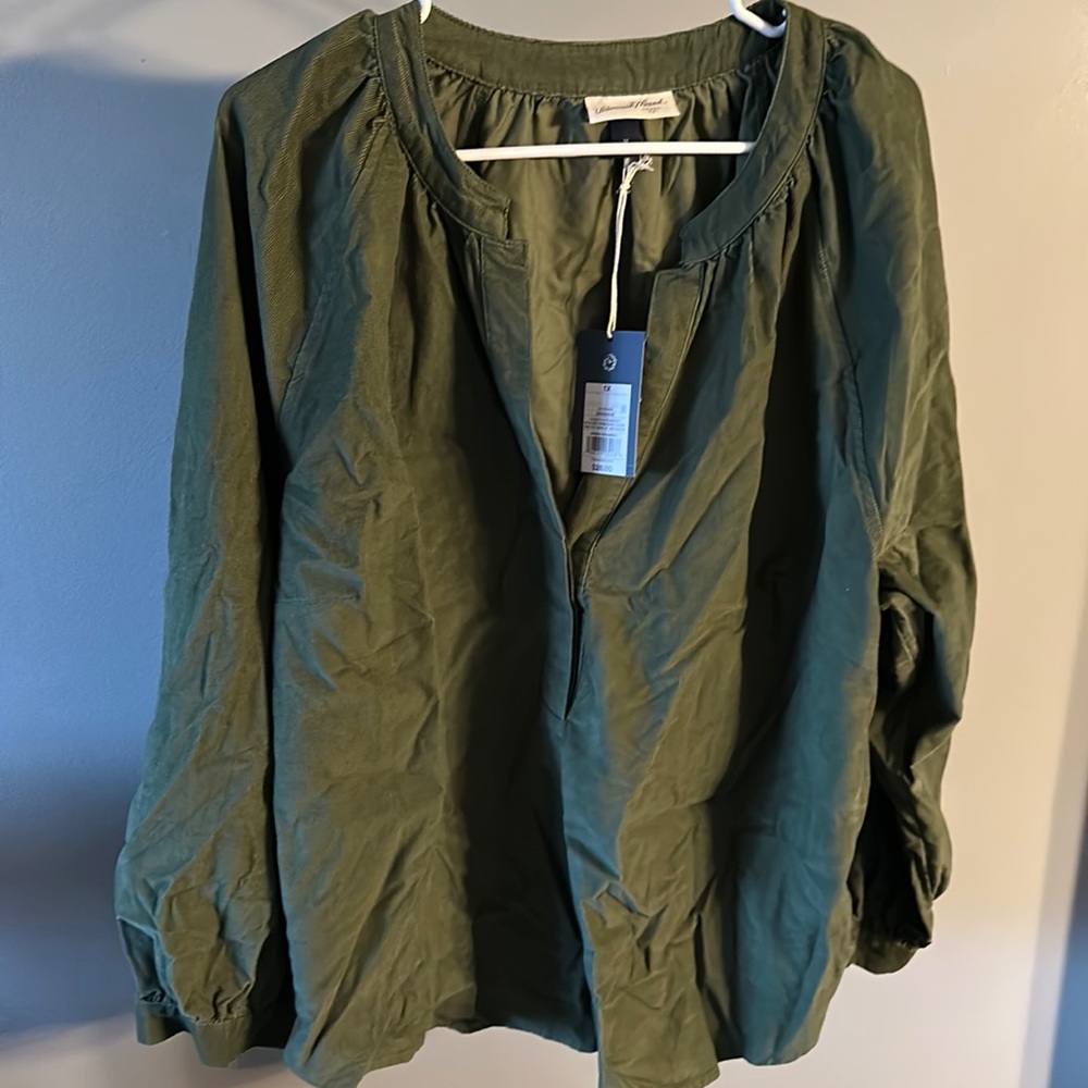 NWT- Universal Thread- long sleeve with button cuffs.